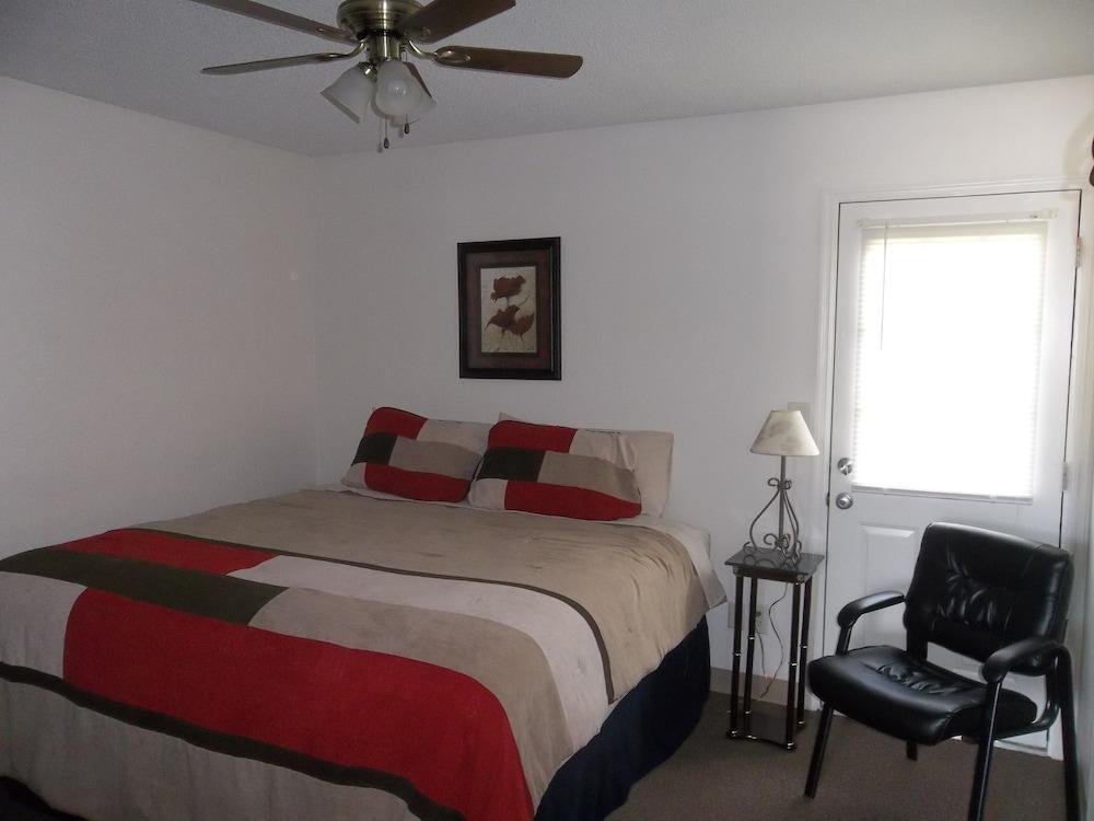 Douglas Inn & Suites photo 20