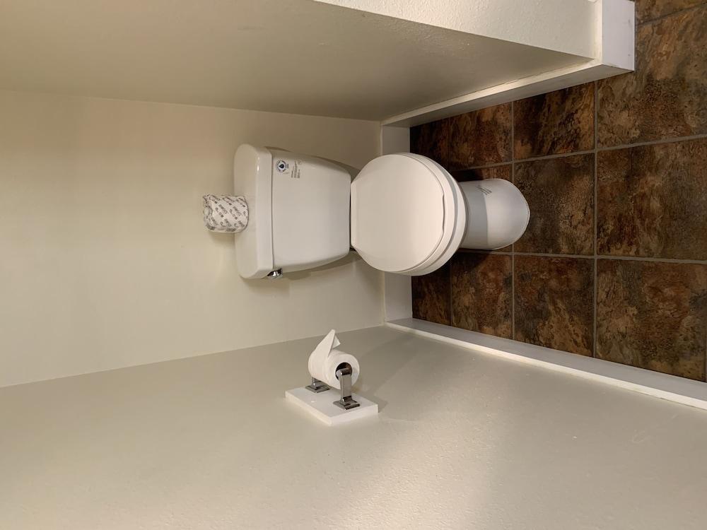 Morgan Inn And Suites photo 60