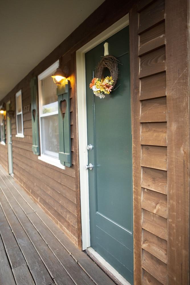 The Chimney Rock Inn & Cottages photo 46