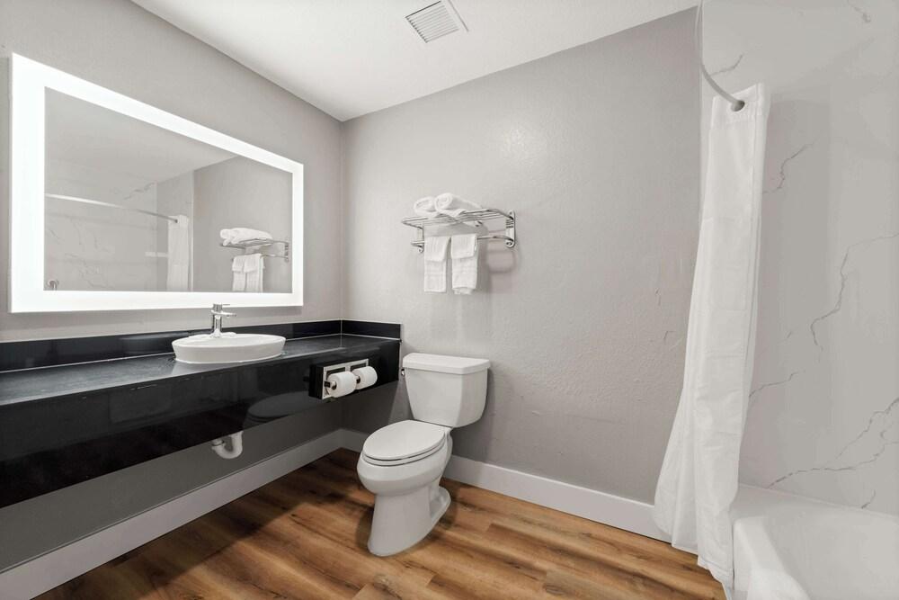 Motel 6 Rosenberg, TX photo 14