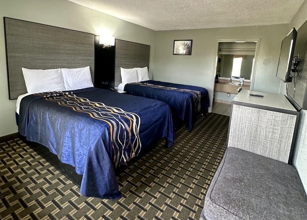 Red Carpet Inn photo 2