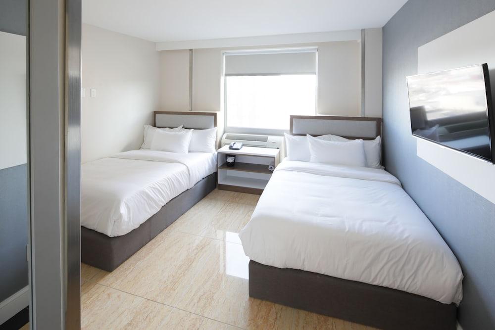 Mayfair Inn and Suites photo 4
