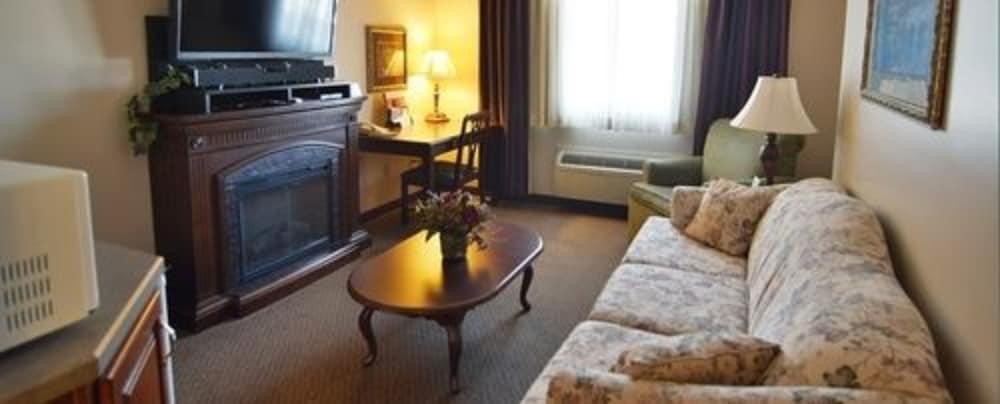 Hearthstone Inn & Suites photo 5