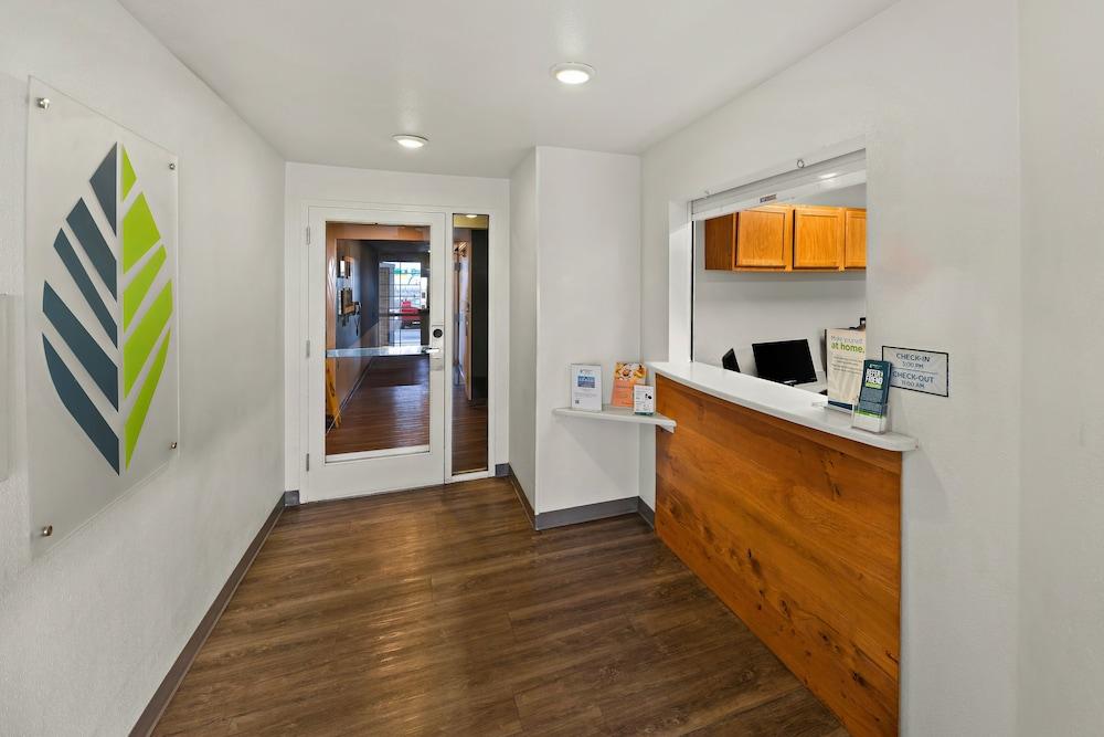 WoodSpring Suites El Paso I-10 Southeast photo 8