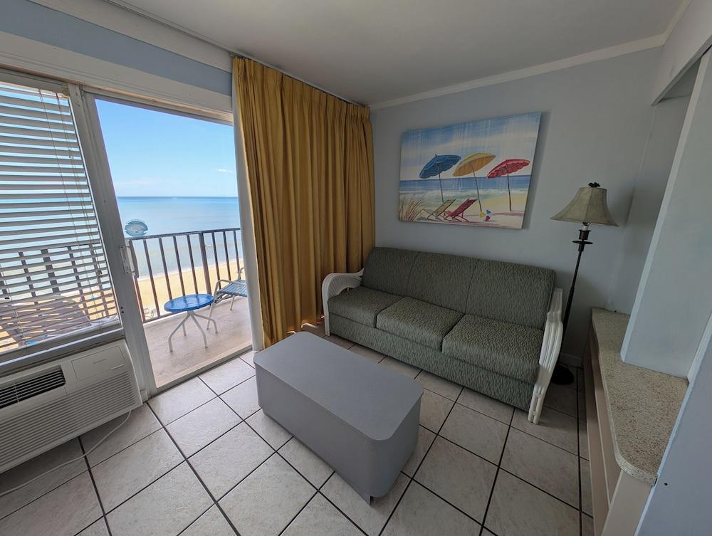 Traders Inn Beach Club photo 16