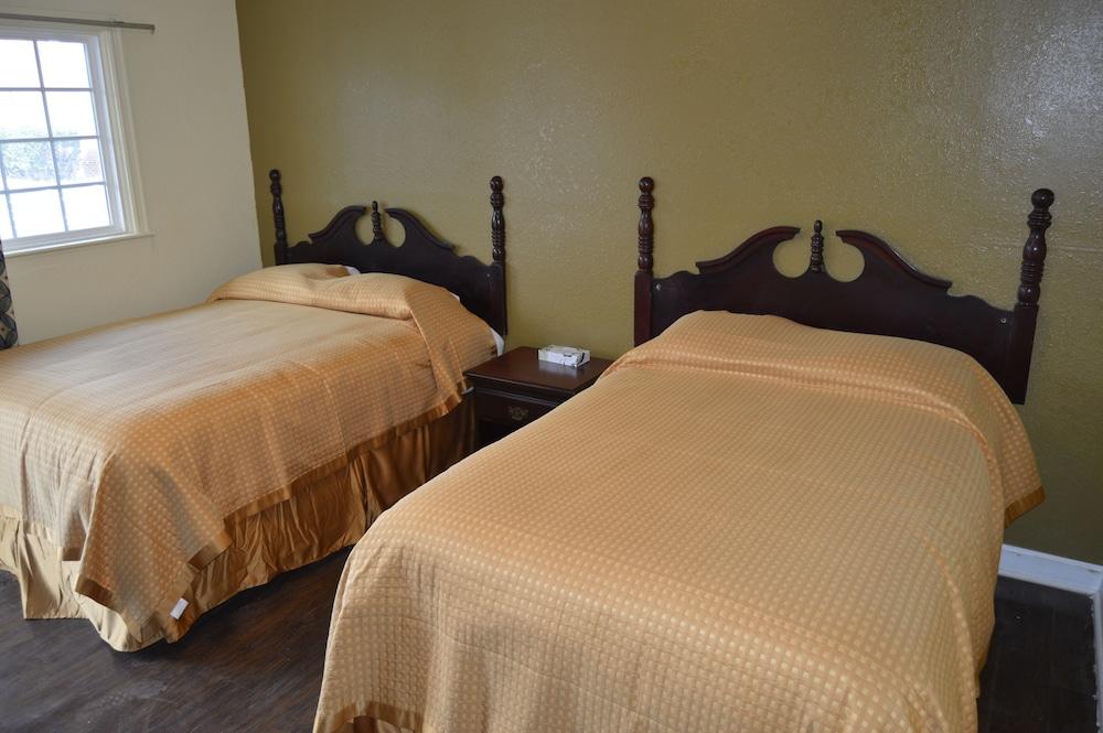 Regency Inn photo 2