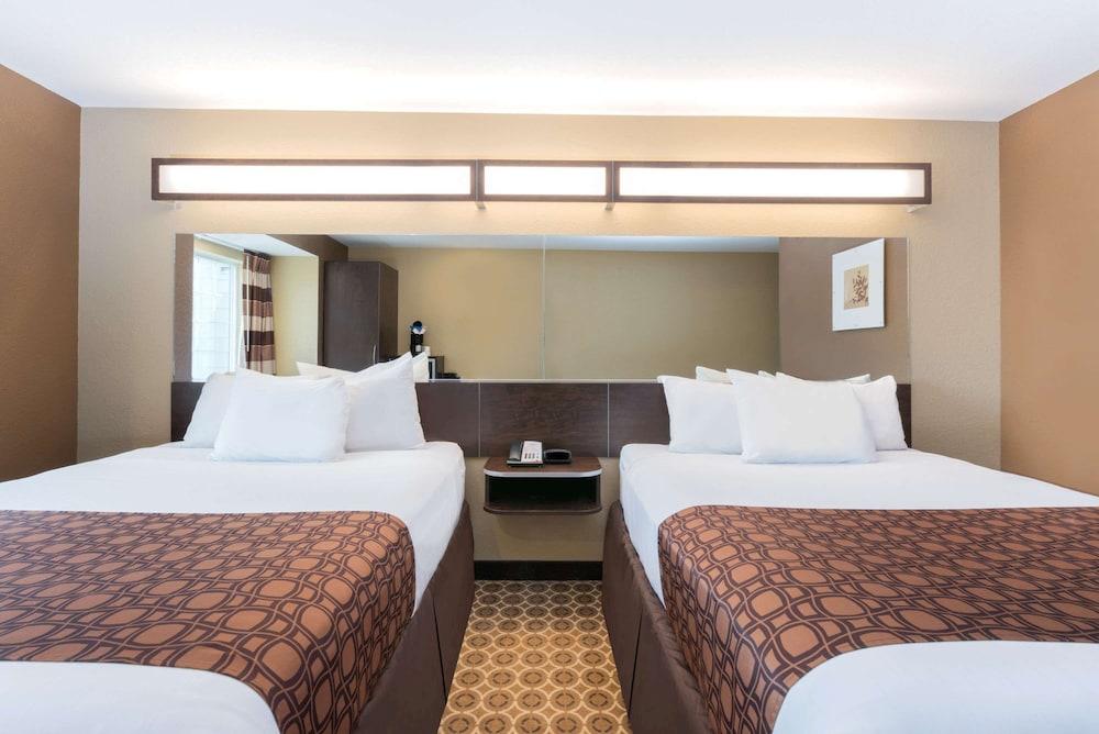 Microtel Inn & Suites by Wyndham Dickinson photo 20