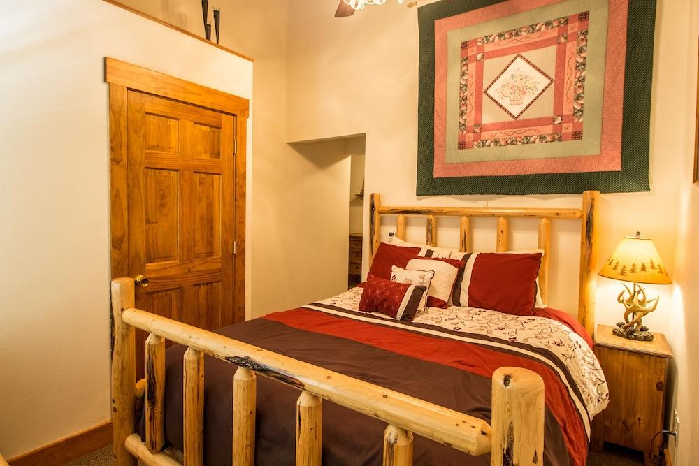 Marys Lake Lodge Mountain Resort and Condos photo 11
