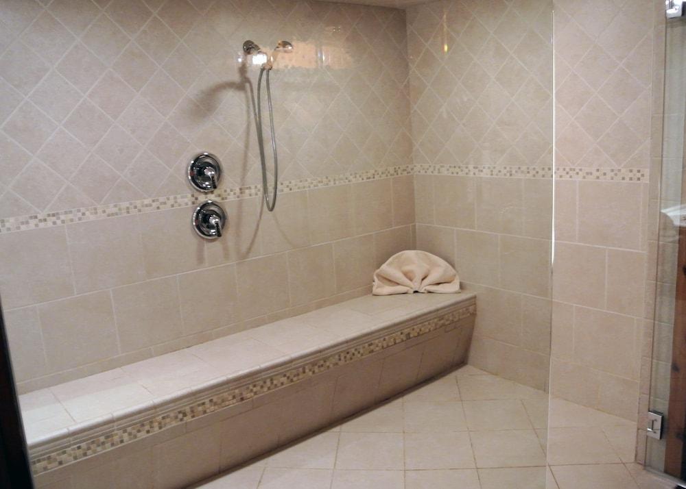 Sybaris Pool Suites Indianapolis photo 3