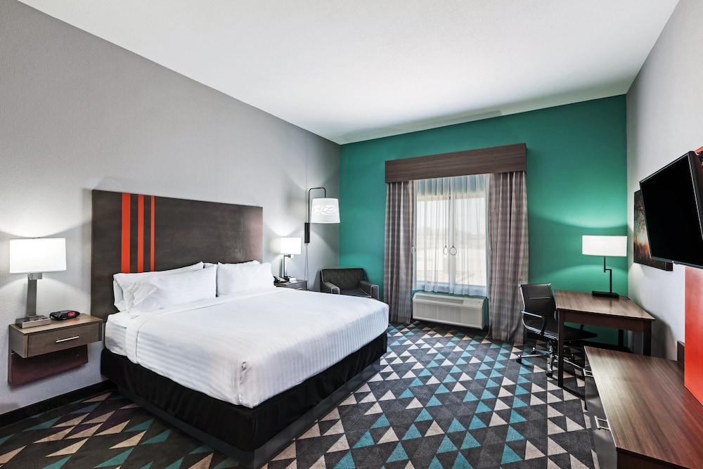 Holiday Inn Express & Suites Perryton by IHG photo 15