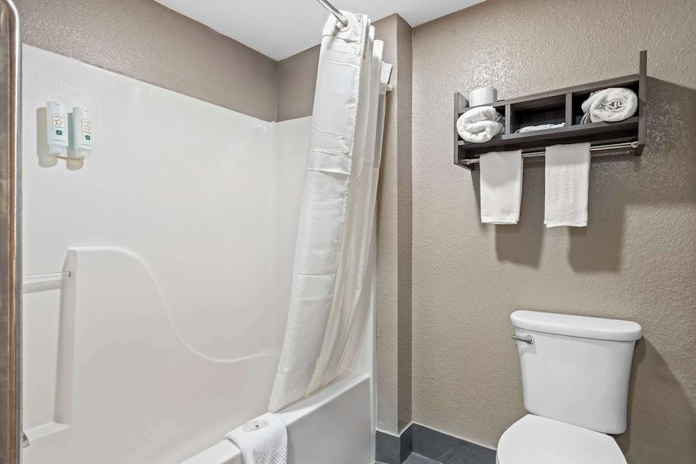 Quality Inn & Suites Biloxi - Ocean Springs photo 23