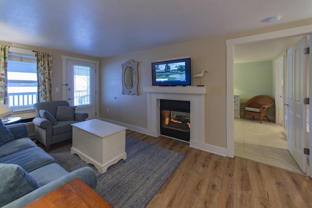 Edgewater Resort photo 72