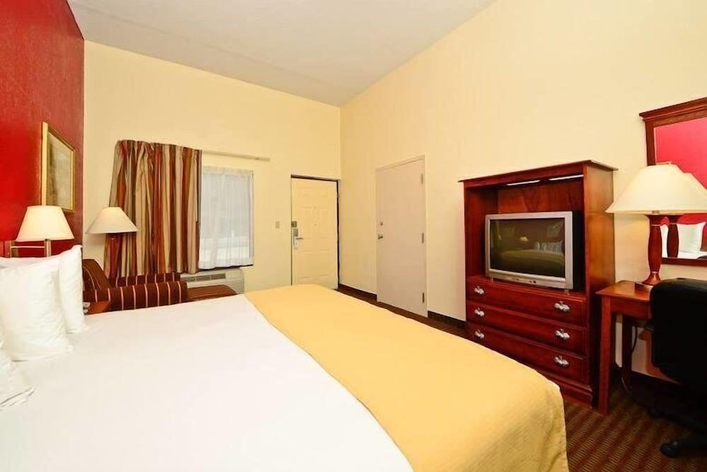 Manchester Heritage Inn And Suites photo 14