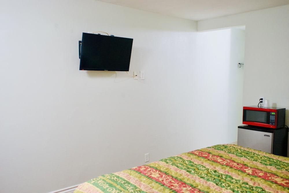 Red Carpet Motel photo 4