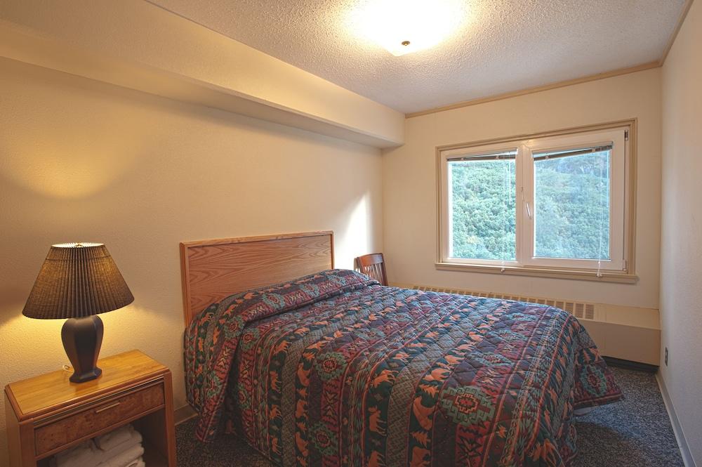 Glacier View Condo Suites photo 7