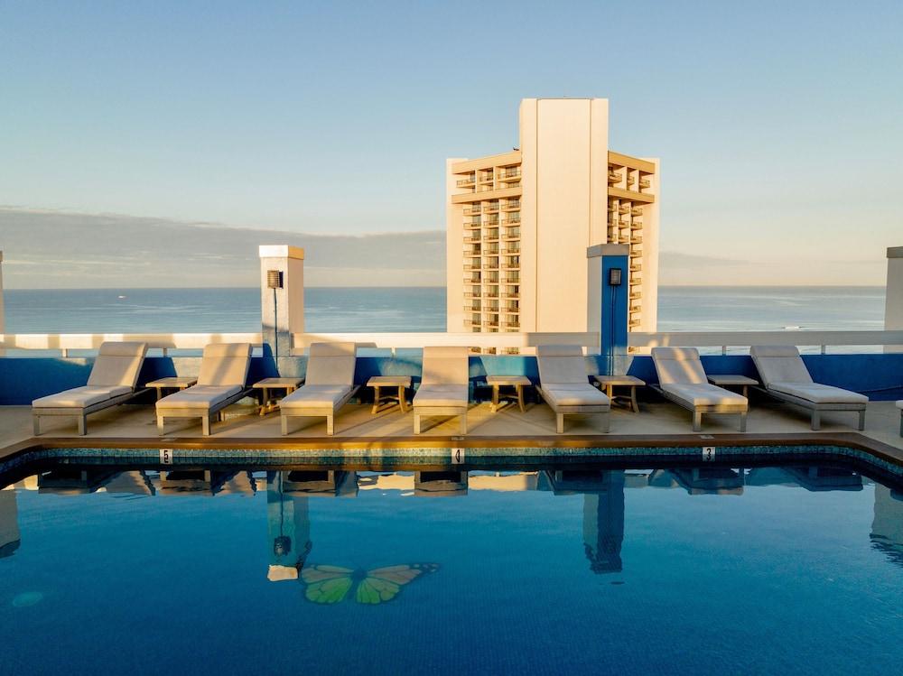Pacific Monarch Hotel photo 34