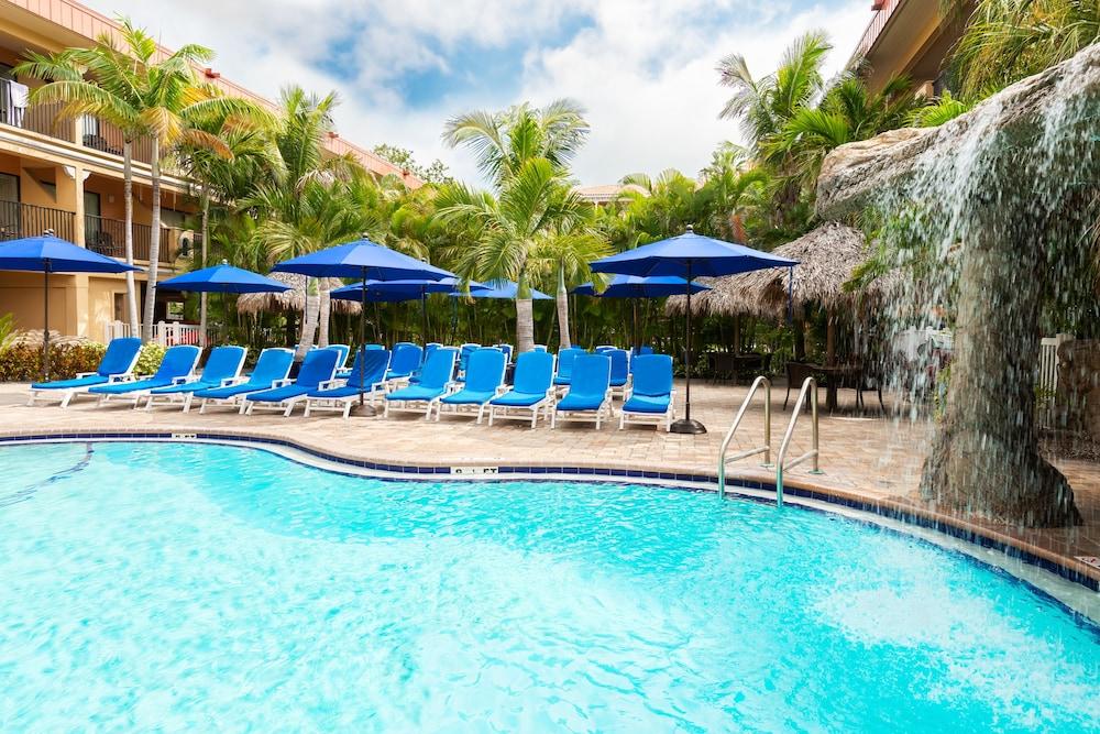 Coconut Cove All-Suite Hotel photo 14