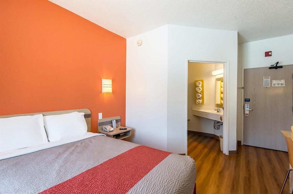 Motel 6 Junction City, KS photo 12