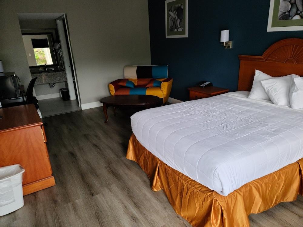Baymont by Wyndham Marianna photo 16