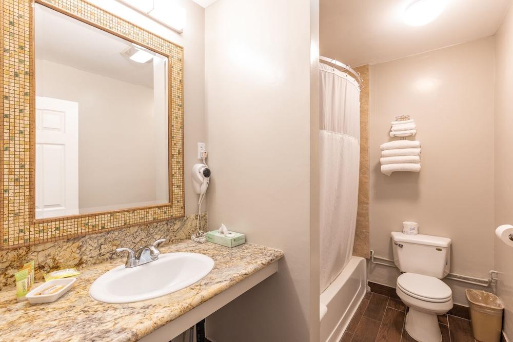 Vineyard Valley Inn photo 15