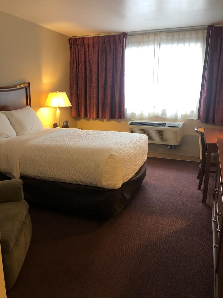 Cayuga Blu Hotel photo 15