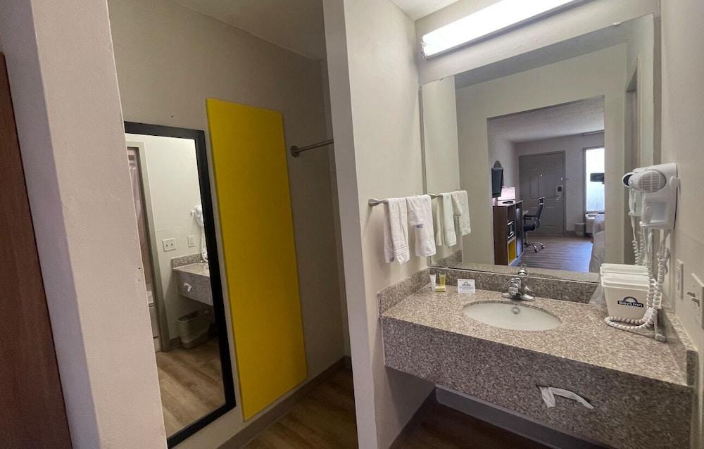 Days Inn by Wyndham Lake Park/Valdosta photo 17