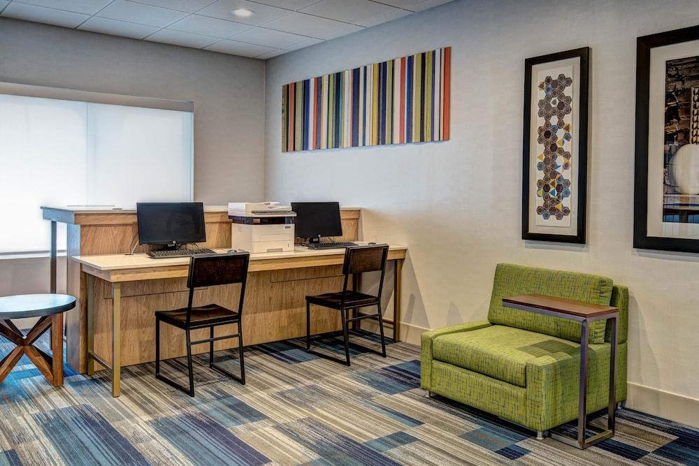 Holiday Inn Express Woodbridge by IHG photo 47