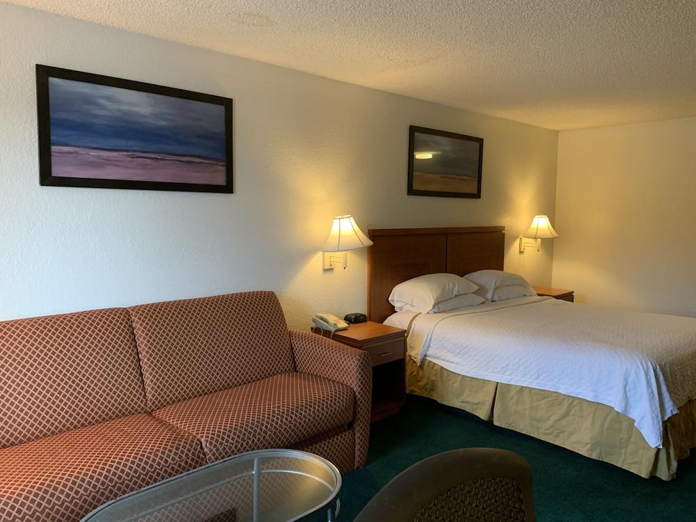 Travelodge Suites by Wyndham MacClenny/I-10 photo 4
