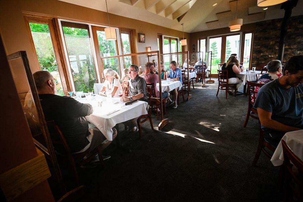 The Lakehouse Inn photo 49