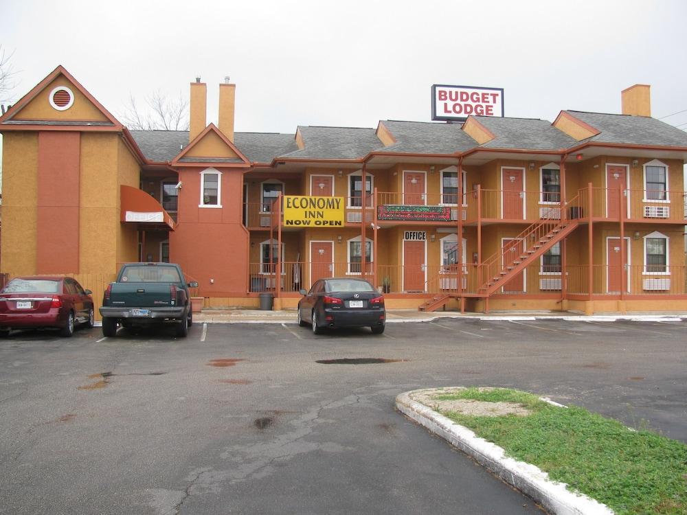 Economy Inn photo 1