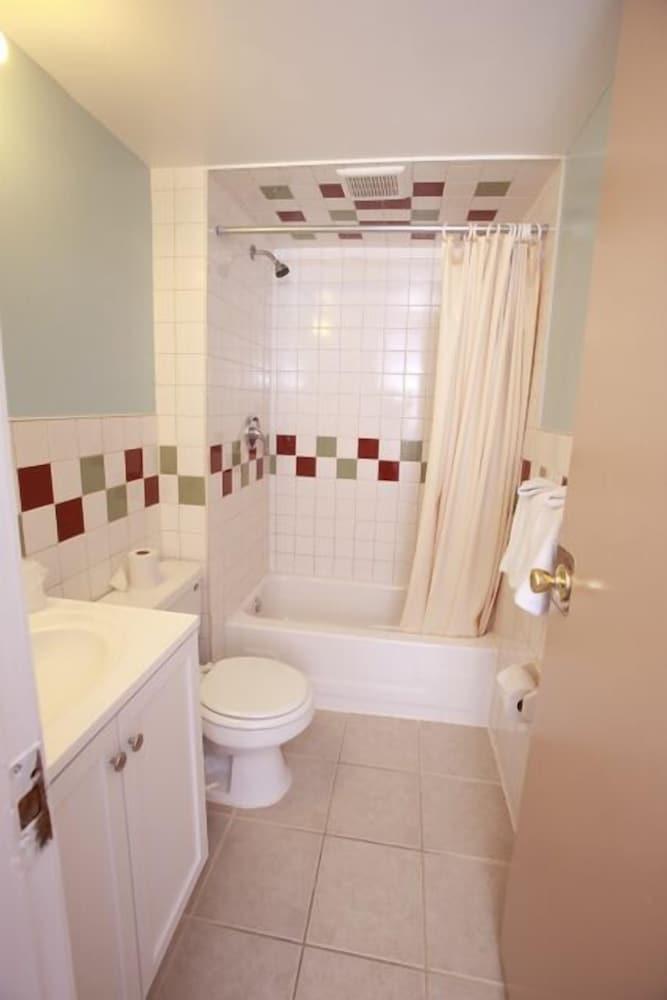 Meadowbrook Motor Lodge photo 20