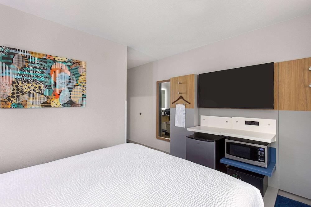 Microtel Inn & Suites by Wyndham Manchester photo 8