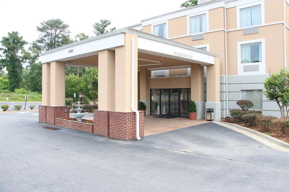 Jameson Inn and Suites Riverdale photo 1