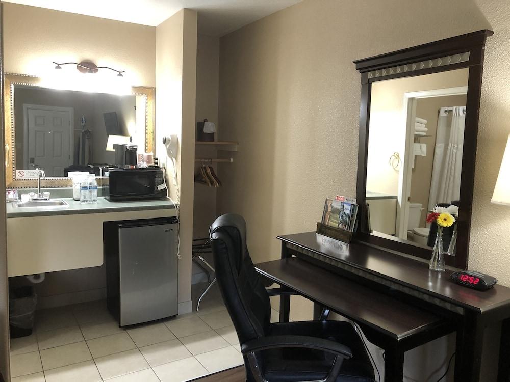 Valueinn Motel photo 26