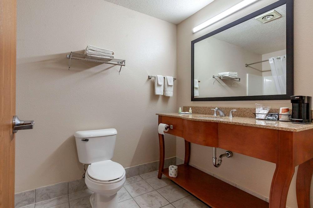 Quality Inn Redgranite photo 12