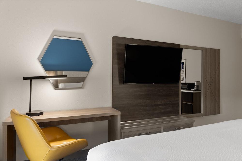 Holiday Inn Express Hotel & Suites Danbury - I-84 by IHG photo 6