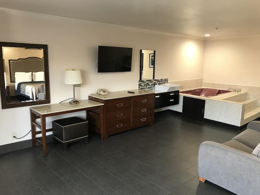 Economy Inn LAX photo 19