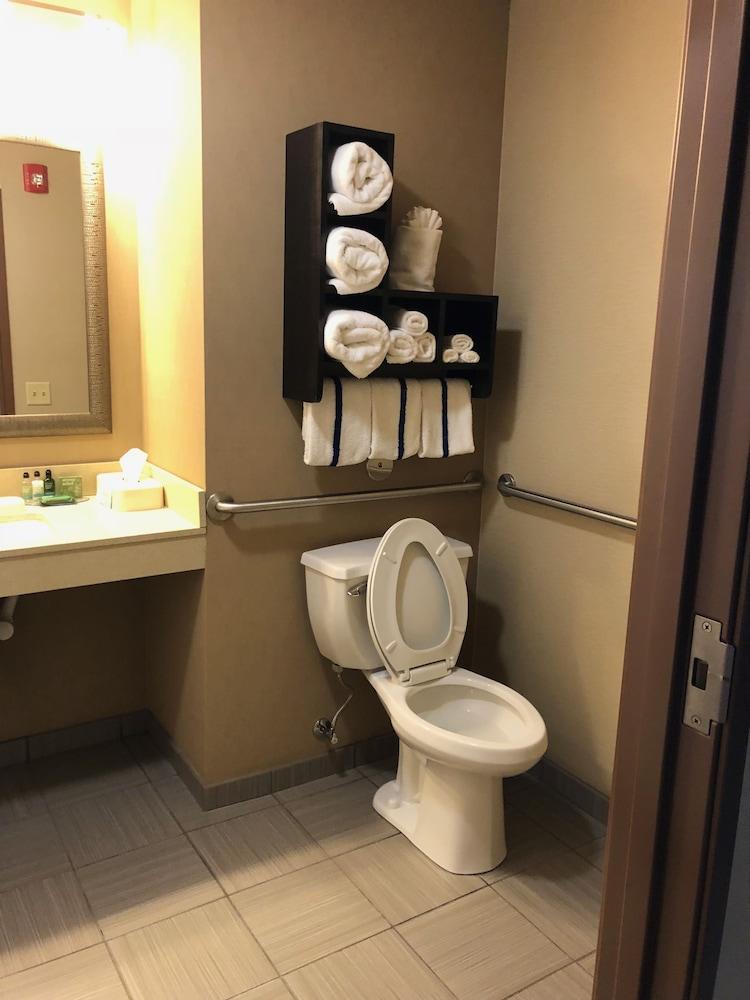 Country View Inn & Suites photo 27