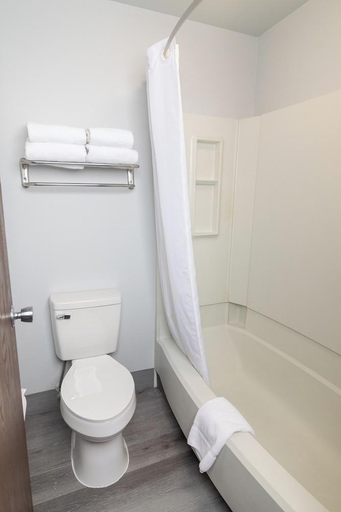 Big Sky Inn photo 29