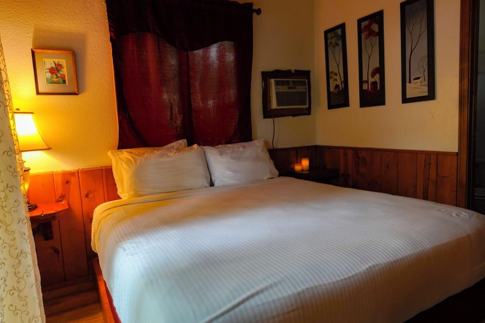 Sleepy Hollow Cabins and Hotel photo 85