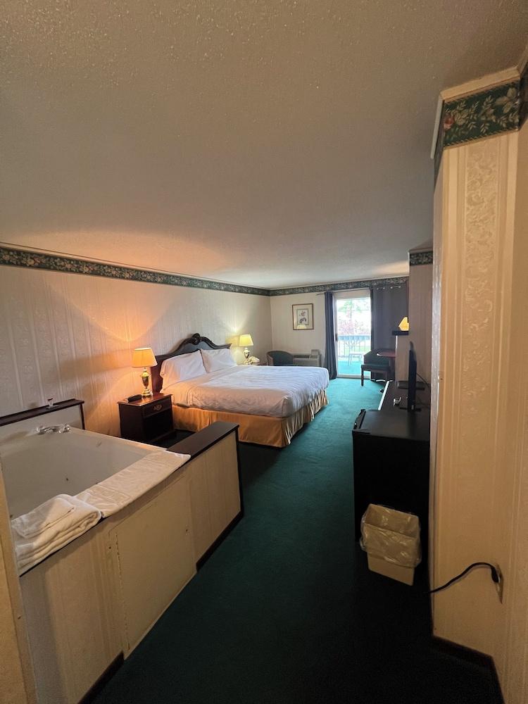 Webb's Year Round Resort photo 3