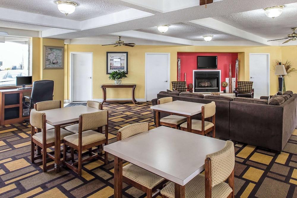 Econo Lodge Byron near Historic District - Warner Robins photo 10