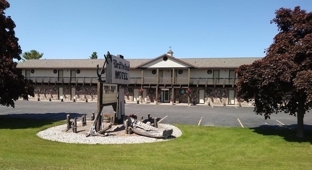 Driftwood Motel photo 1