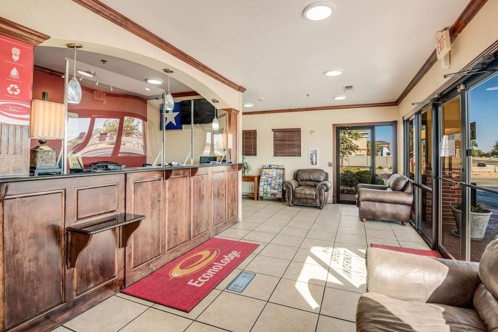 Econo Lodge Lubbock I-27 photo 2