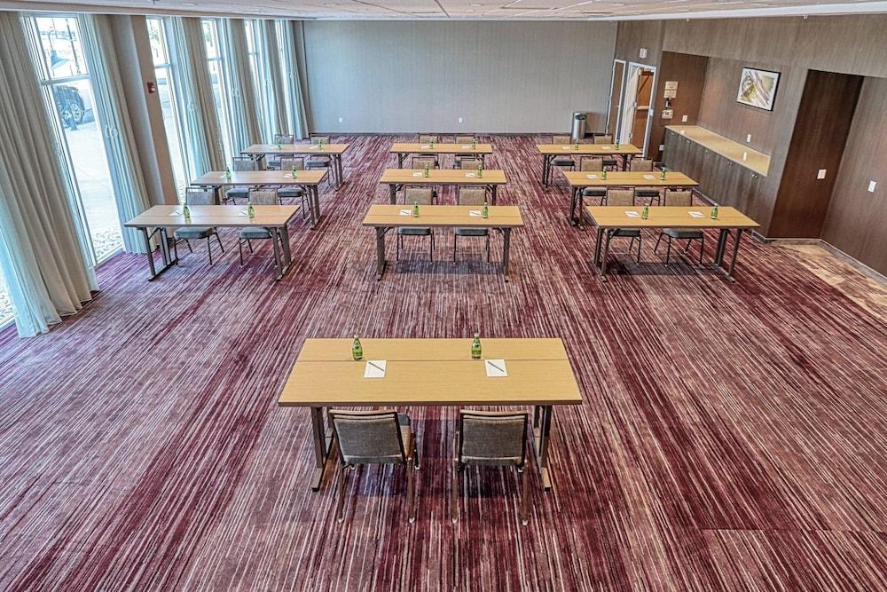 Courtyard by Marriott North Brunswick photo 38