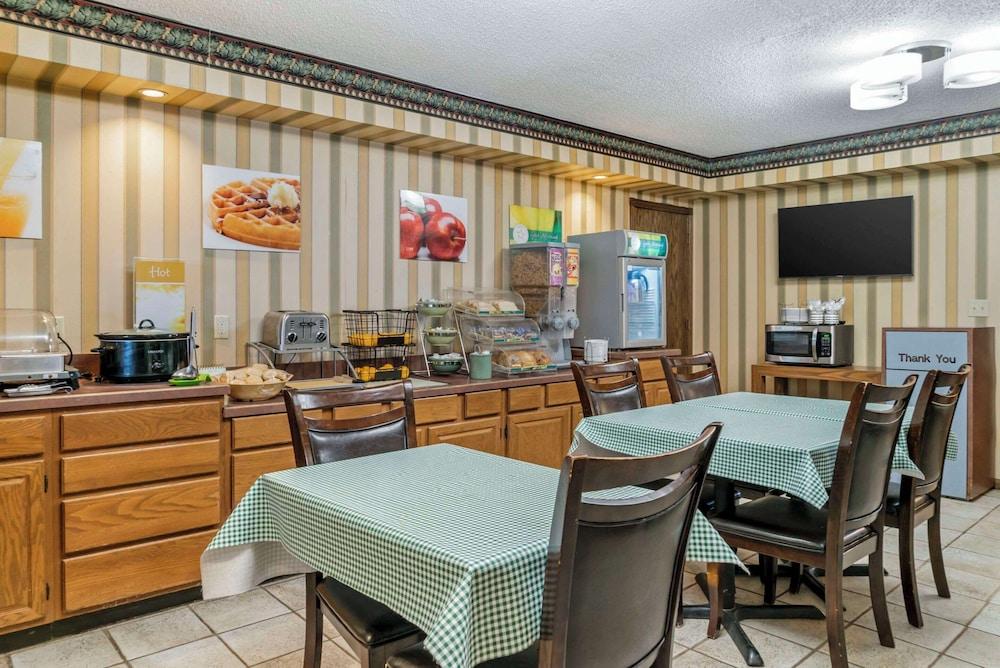 Quality Inn Saint Ignace I-75 photo 22