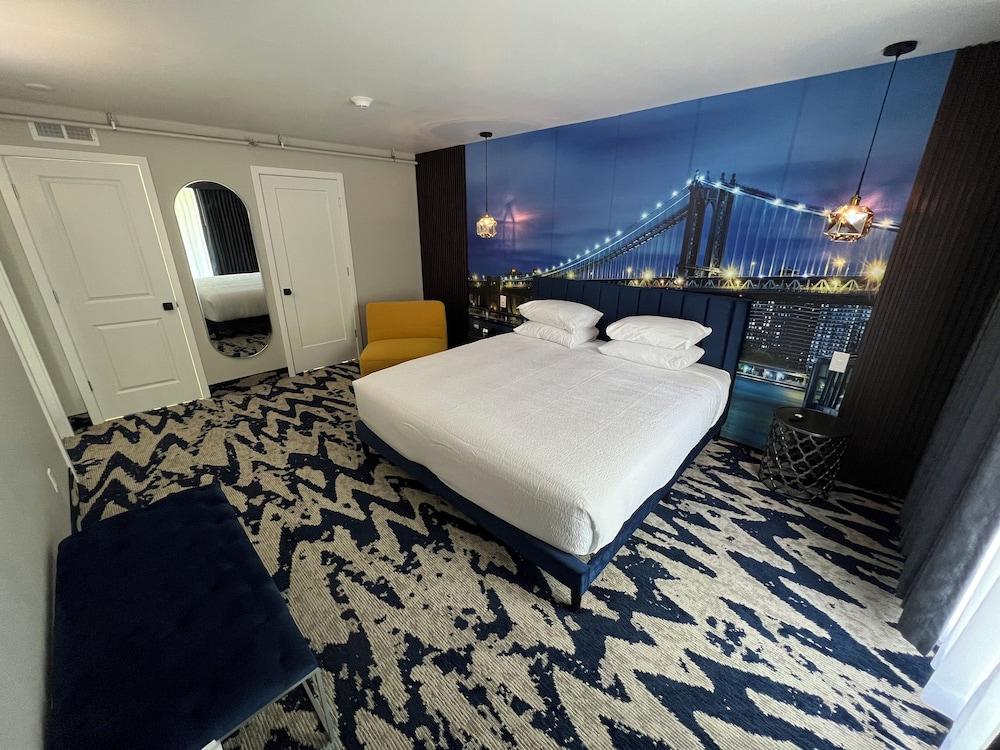 Lighthouse Inn & Suites photo 3