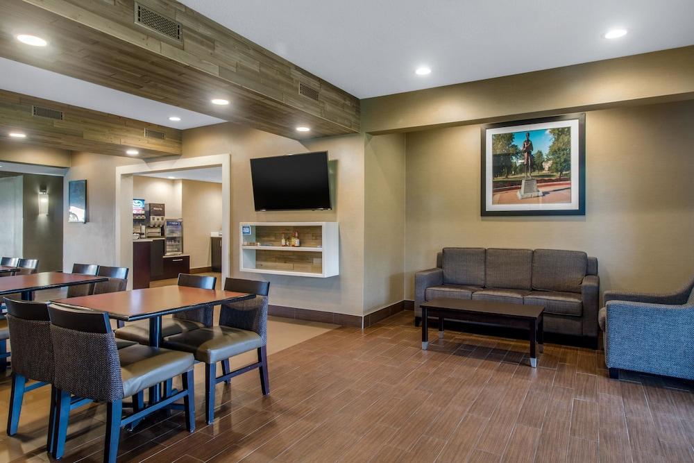 Comfort Suites Danville photo 23