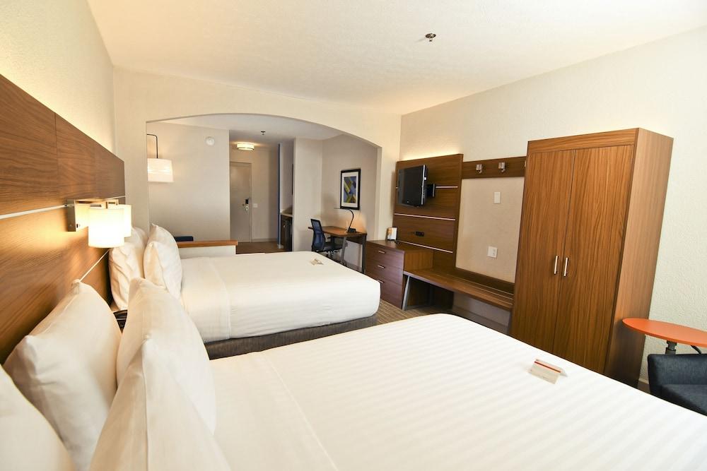 Holiday Inn Express Hotel & Stes Port Clinton-Catawba Island by IHG photo 49