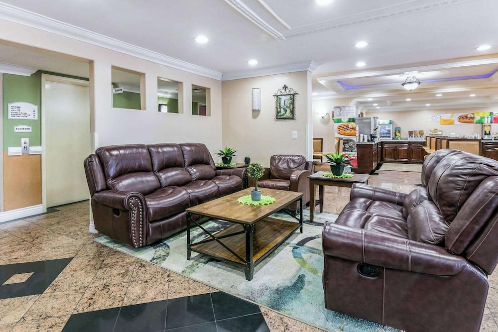 Quality Inn & Suites photo 1